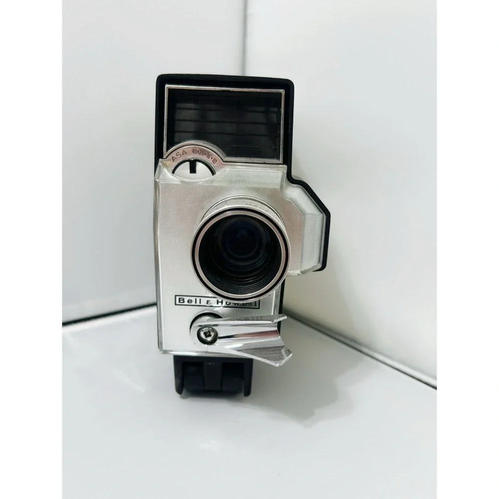 Vintage Bell & Howell Autoload Handheld Camera - Picture 5 of 7